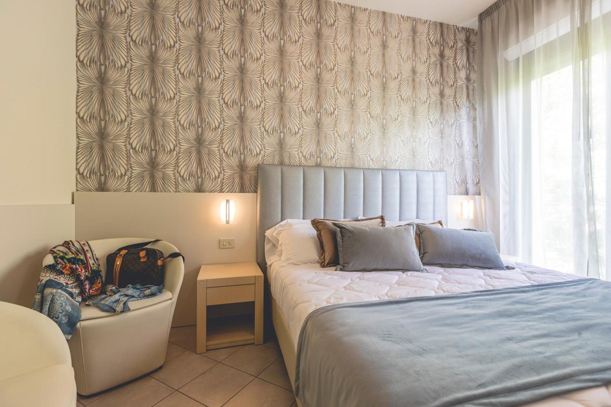 Hotel Athena Cervia Bagian luar foto