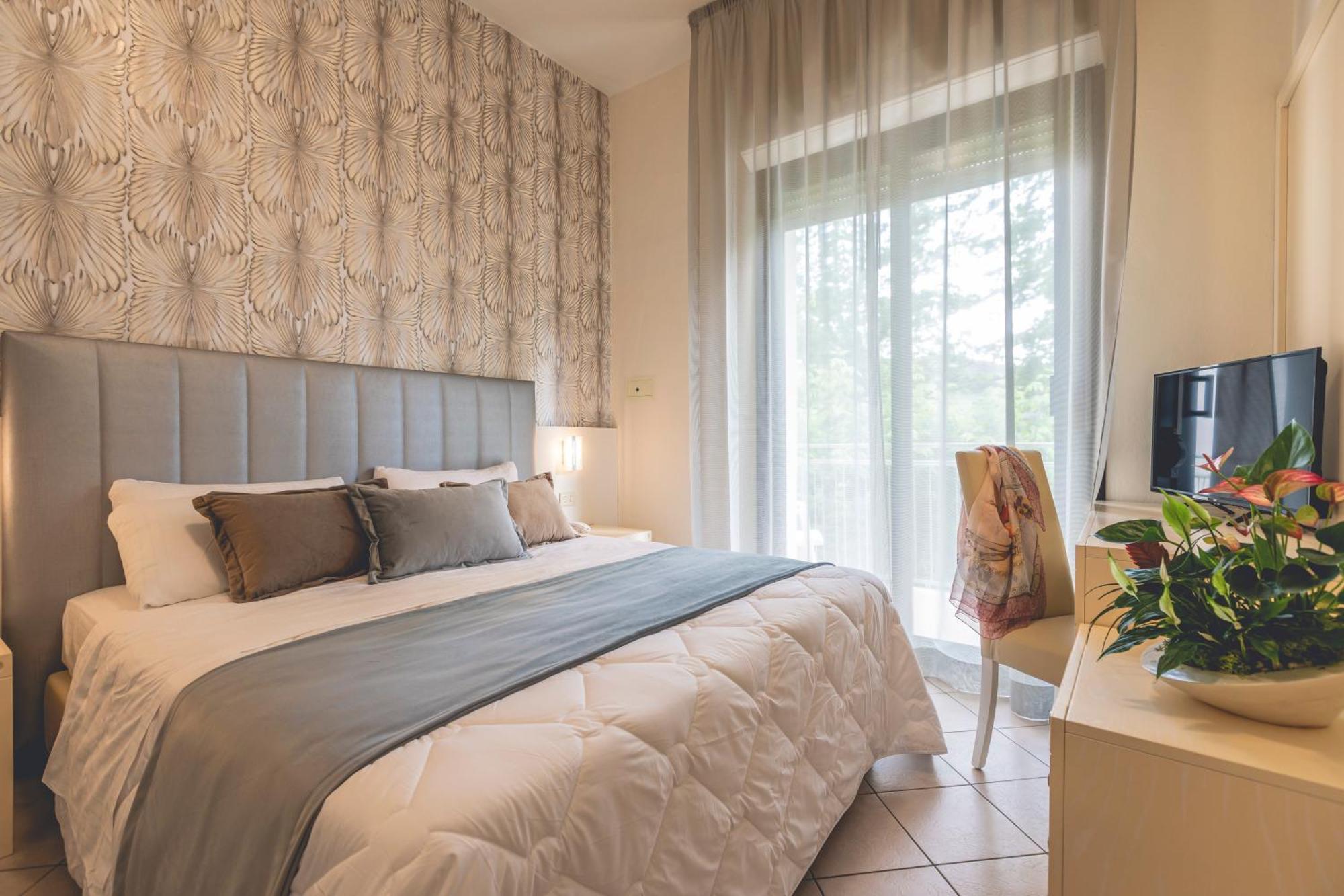 Hotel Athena Cervia Bagian luar foto