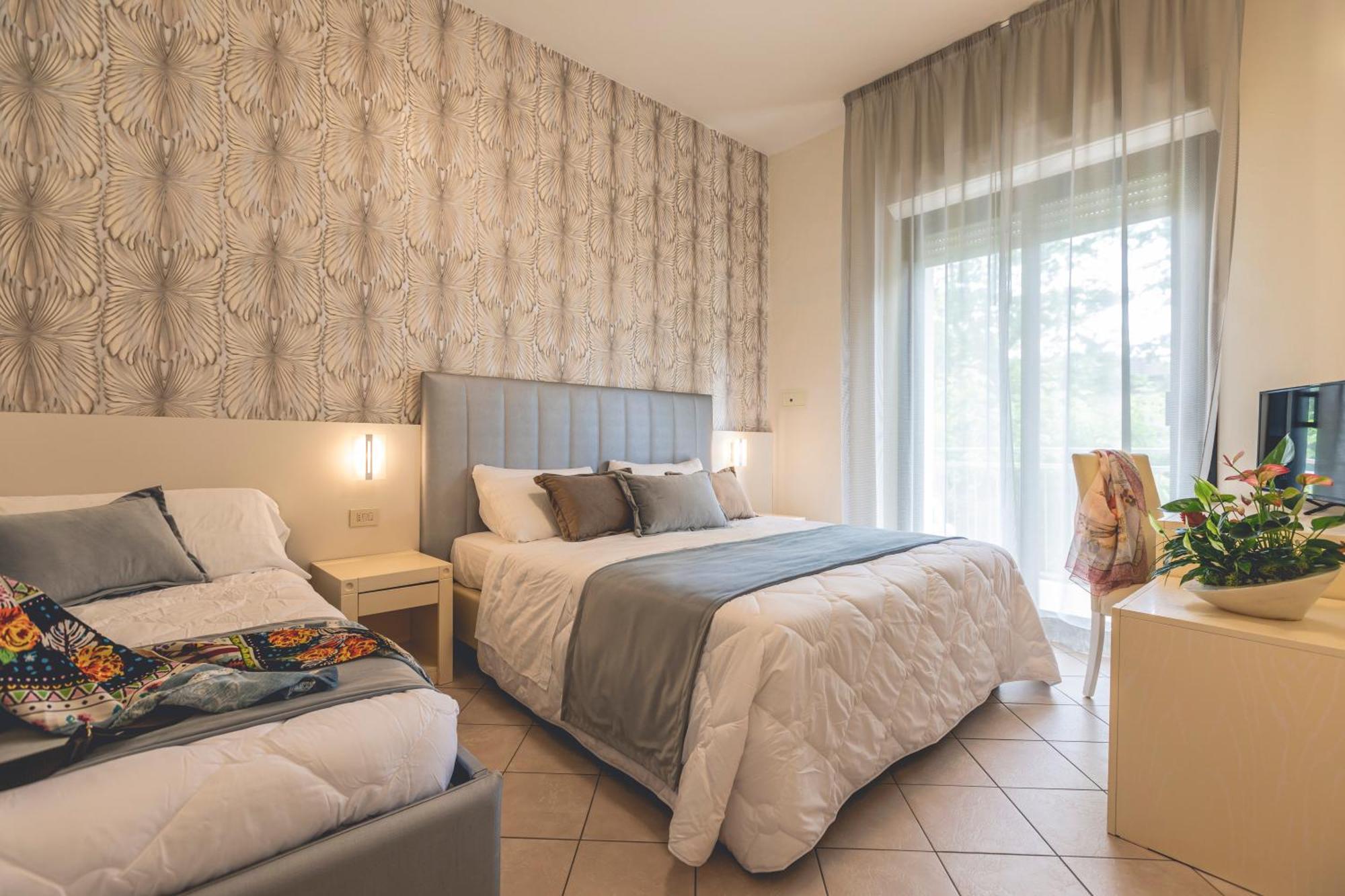 Hotel Athena Cervia Bagian luar foto