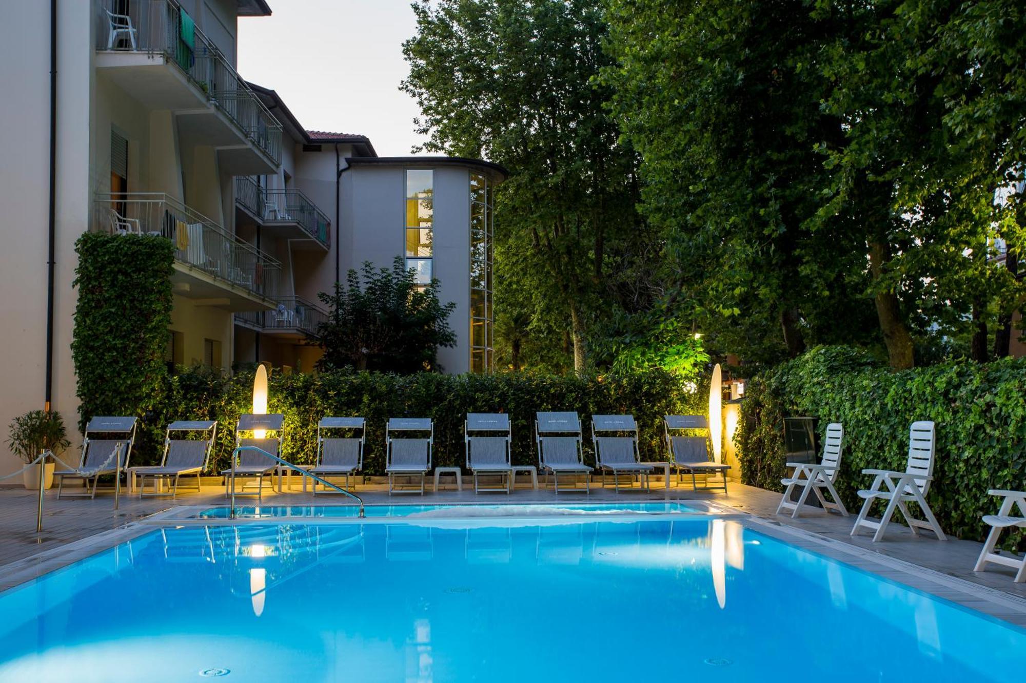 Hotel Athena Cervia Bagian luar foto