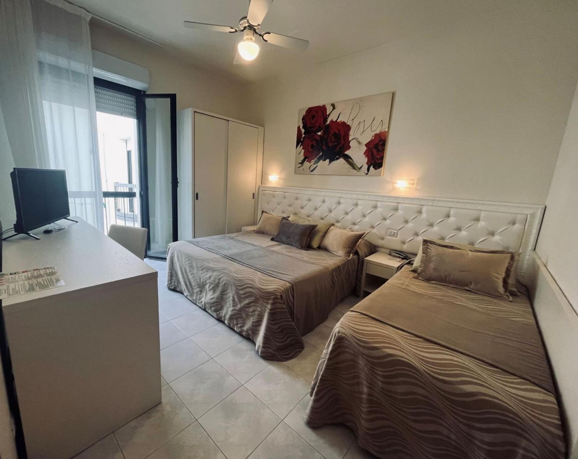 Hotel Athena Cervia Bagian luar foto