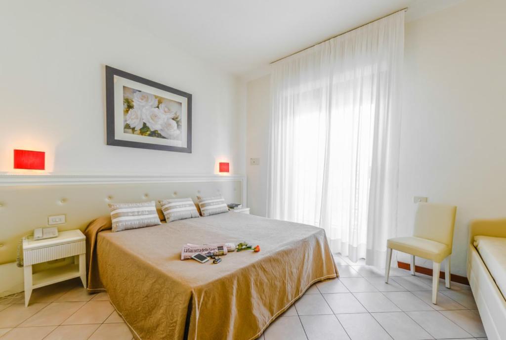 Hotel Athena Cervia Bagian luar foto