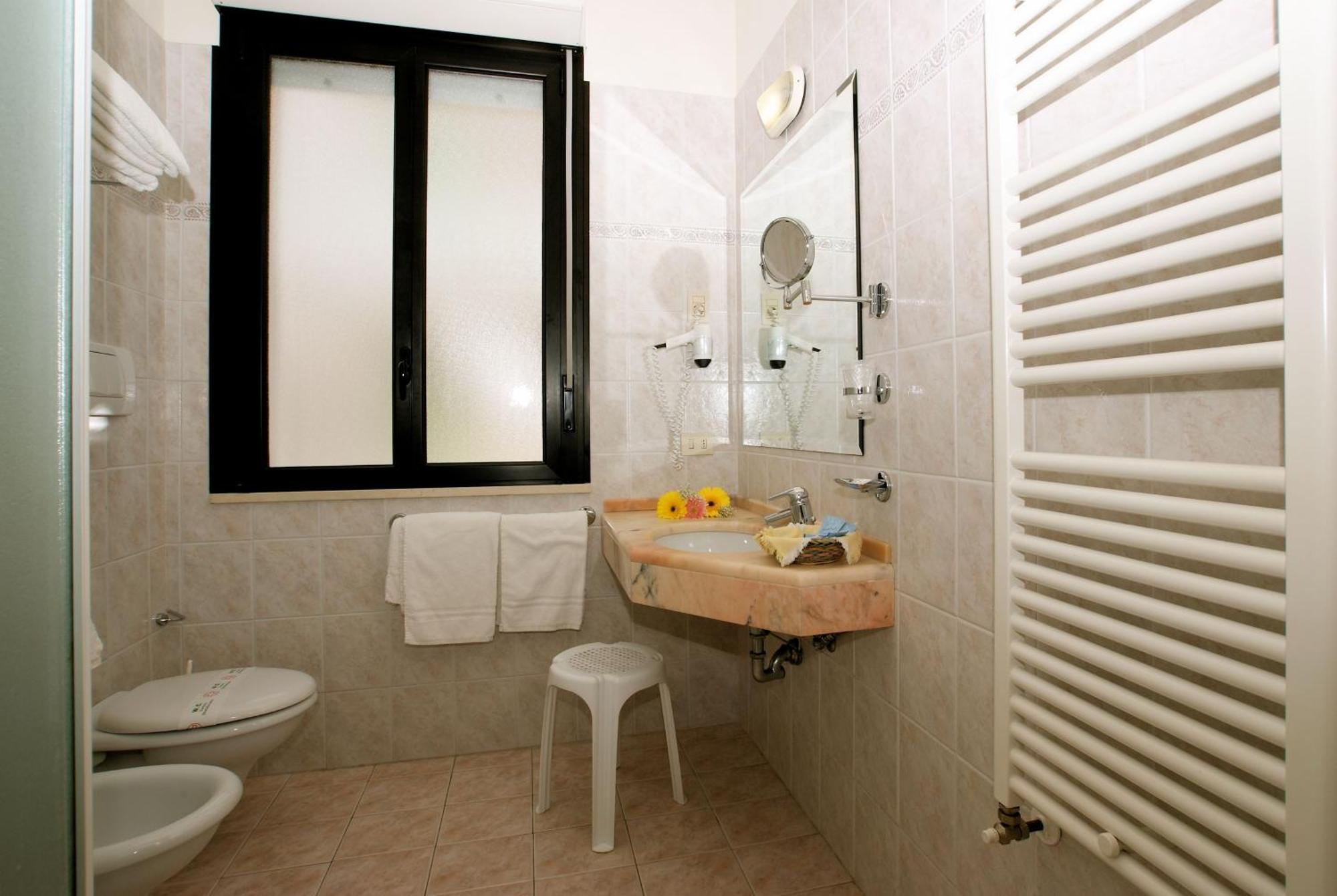 Hotel Athena Cervia Bagian luar foto